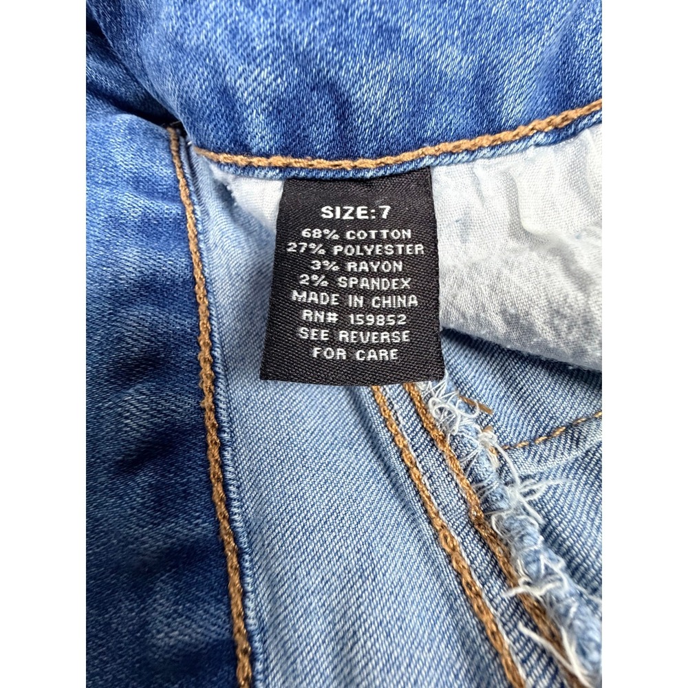 Fire & Rain Denim Distressed Jean Shorts Medium Wash Frayed Hem Size 7 Womens - Picture 4 of 5